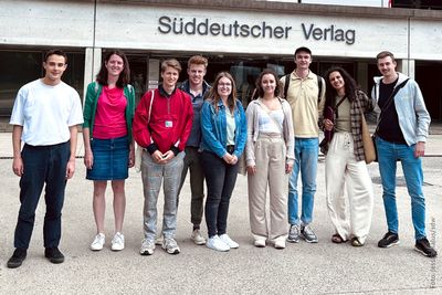 Teilnehmende Studienförderwerk besuchen Süddeutschen Verlag in München